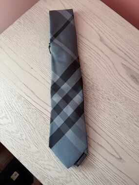 BRAND NEW Burberry London blue tie